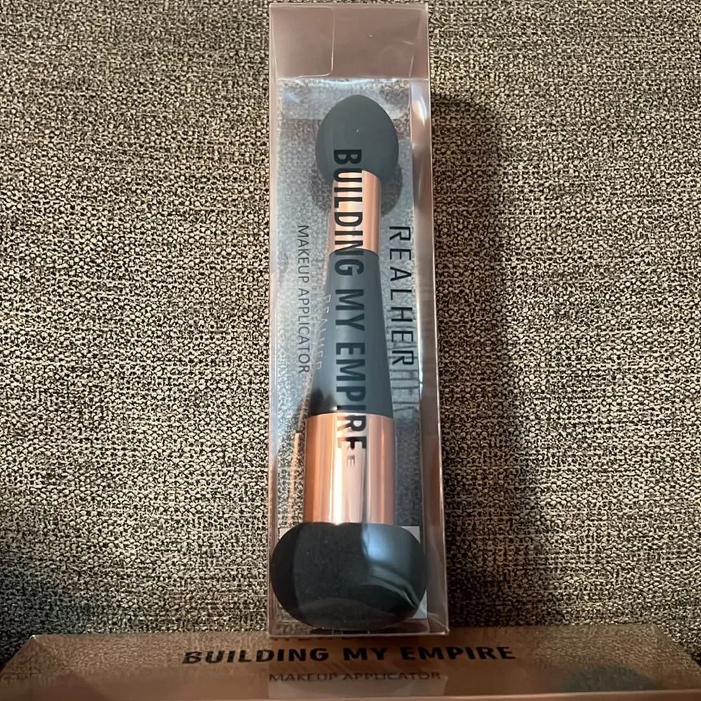 NEW REALHER Building My Empire Makeup Applicator Brush New in Box